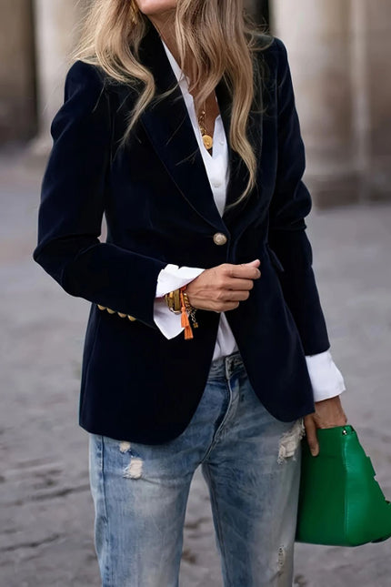 Velvet Blazer – Chic Confidence in Every Detail