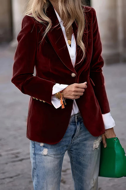 Velvet Blazer – Chic Confidence in Every Detail