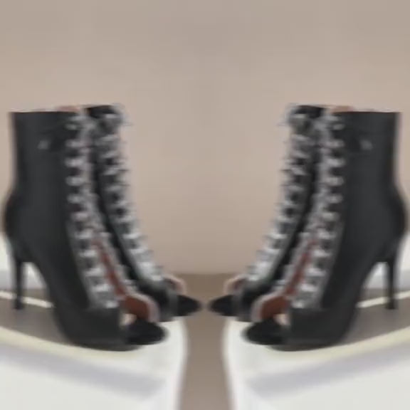 Pumps med høy hæl og peep toe-snøring